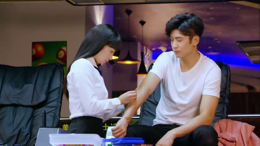 《不一样的美男子2》1-4集:异能少女阚清子横空出世 张云龙开赛车也是