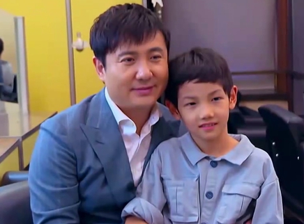杨烁带儿子探班沈腾