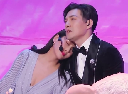 严屹宽夫妇同台演唱