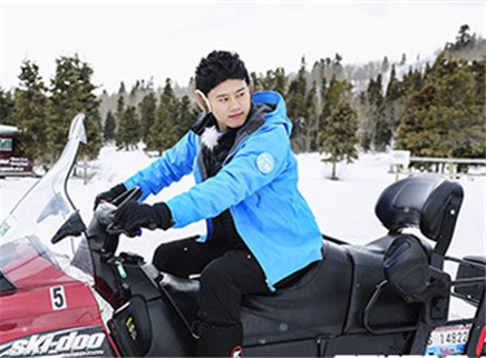 张杰追逐极光遭遇翻车惊魂