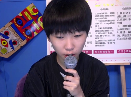 黄佳欣自称小机灵鬼坚定不动摇