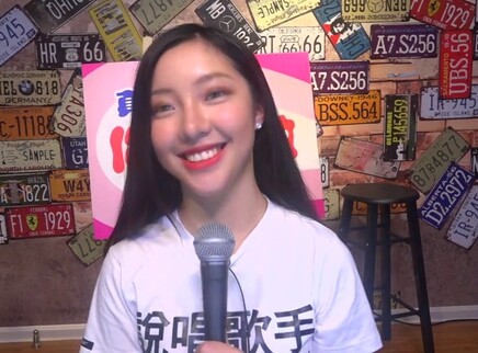 莫安琪花样Rap嗨翻直播间