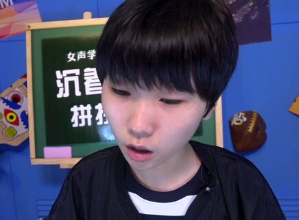 黄佳欣化身李白小粉丝上线