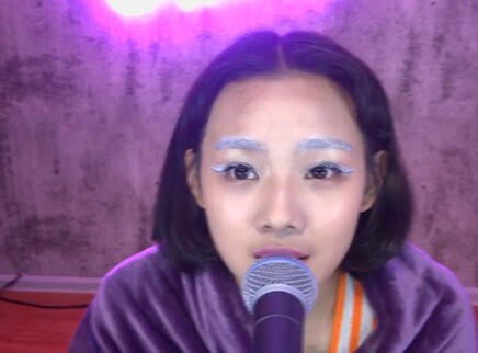鲁照华小考心机妆变白眉魔女