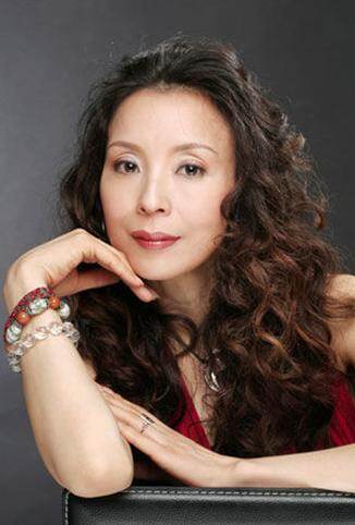 身高:165 cm 地区: 中国 简介:岳秀清,中国话剧,影视演员,北京紫微